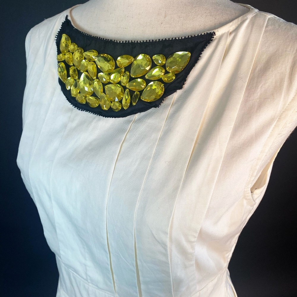 Vera Wang Lavender Label White Pleated Dress with  Jewel Collar Sz 4 38